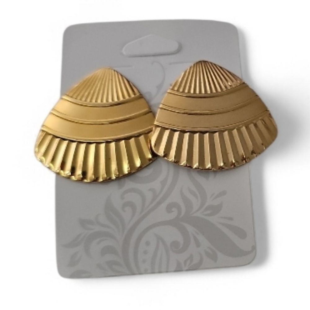 Vintage Gold Tone Fan Shell Earrings Lightweight Statement Studs Retro Statement